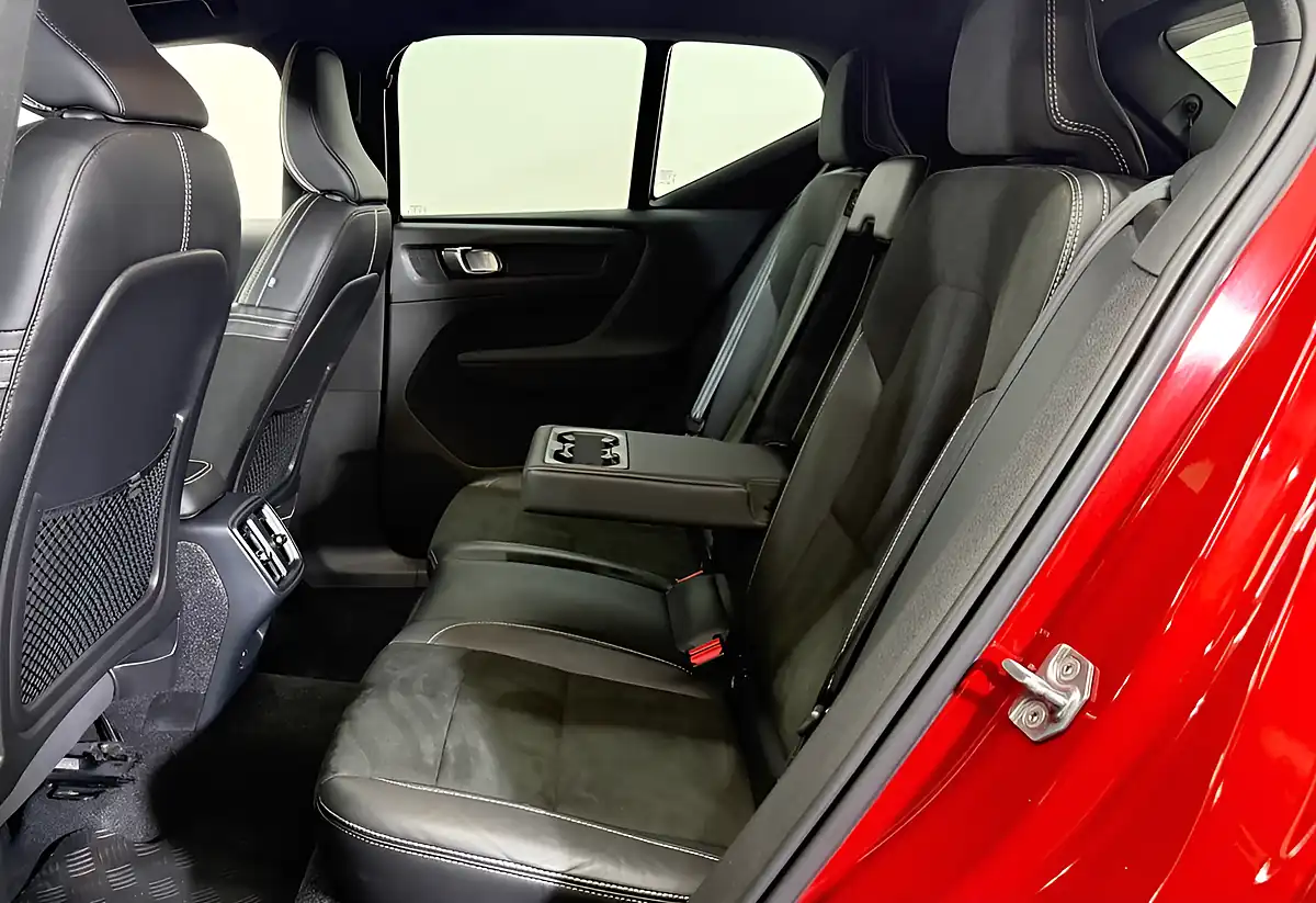 Used 2021 Volvo XC40 R-Design Red - Interior and Exterior details 15