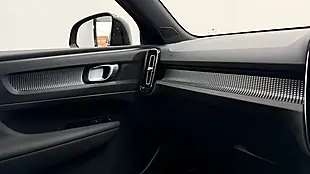 Used 2021 Volvo XC40 R-Design Red - Interior and Exterior details 17