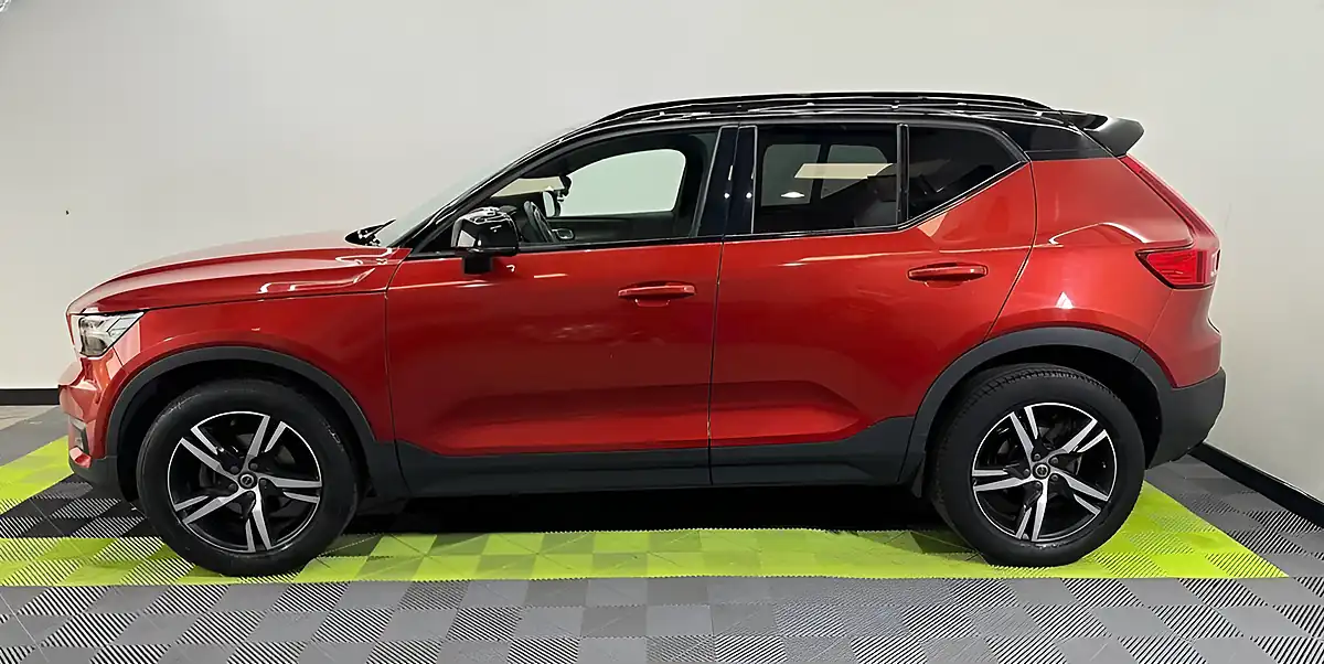 Used 2021 Volvo XC40 R-Design Red - Interior and Exterior details 7