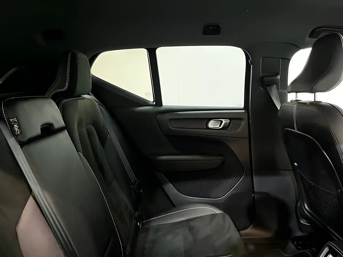 Used 2021 Volvo XC40 R-Design Silver - Interior and Exterior details 20