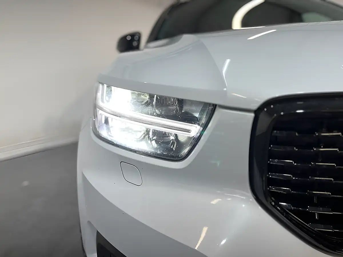 Used 2021 Volvo XC40 R-Design Silver - Interior and Exterior details 5