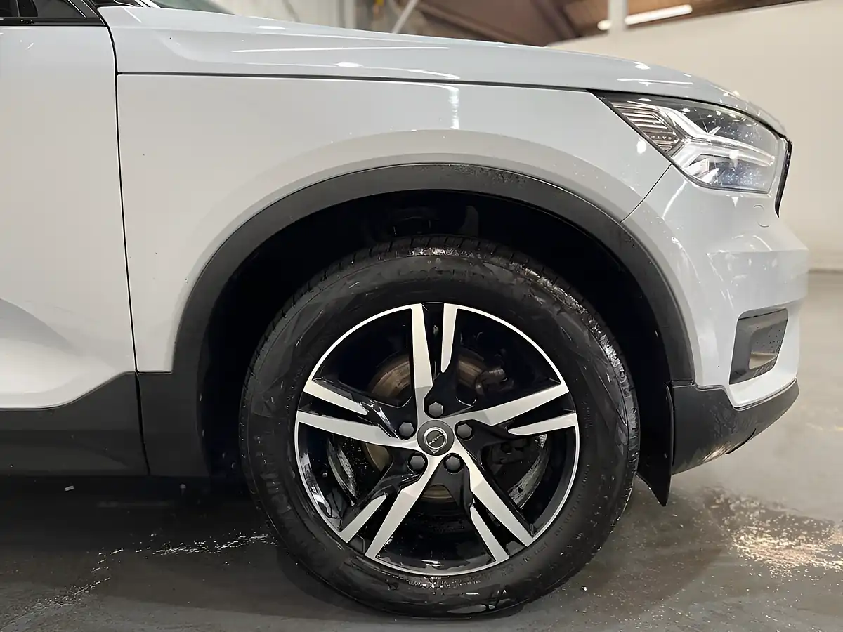 Used 2021 Volvo XC40 R-Design Silver - Interior and Exterior details 9
