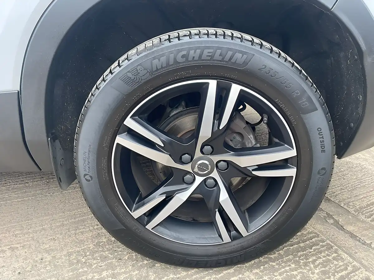 Used 2021 Volvo Xc40 R-Design Silver - Interior and Exterior details 11