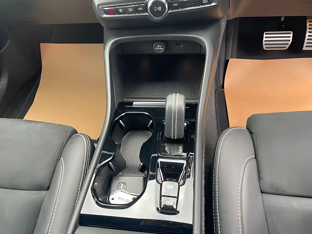 Used 2021 Volvo Xc40 R-Design Silver - Interior and Exterior details 14