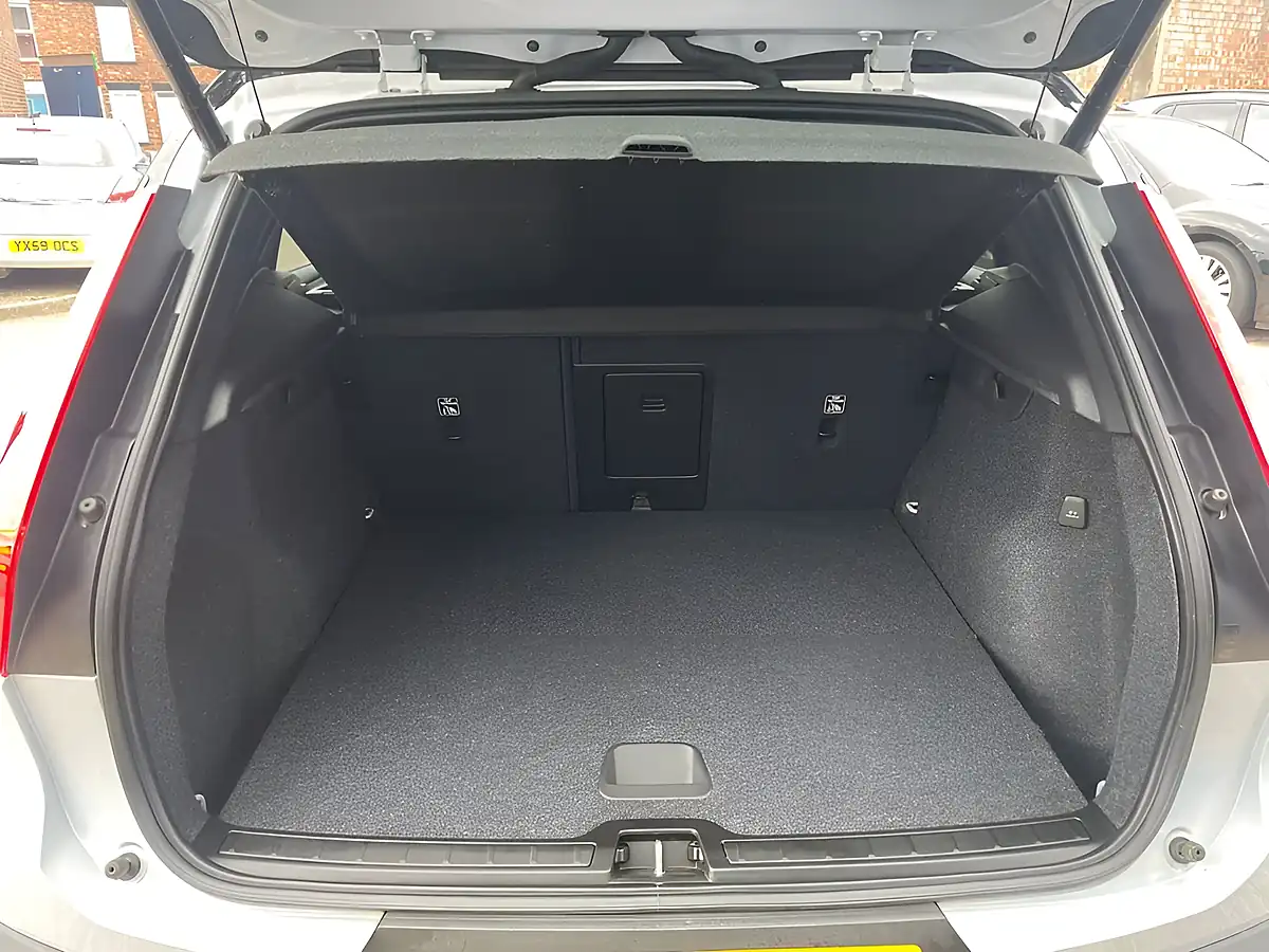 Used 2021 Volvo Xc40 R-Design Silver - Interior and Exterior details 19
