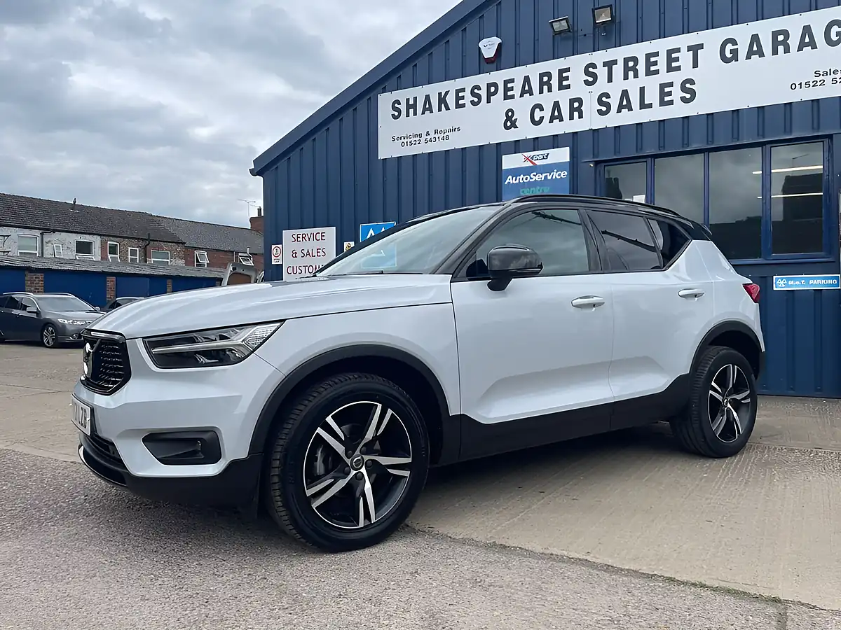 Used 2021 Volvo Xc40 R-Design Silver - Interior and Exterior details 6