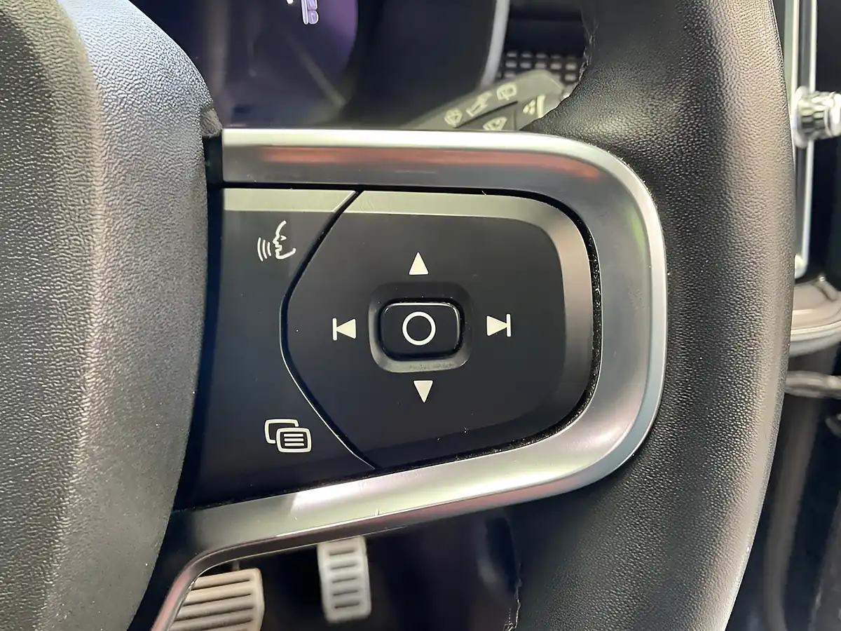 Used 2021 Volvo XC40 Recharge Blue - Interior and Exterior details 13
