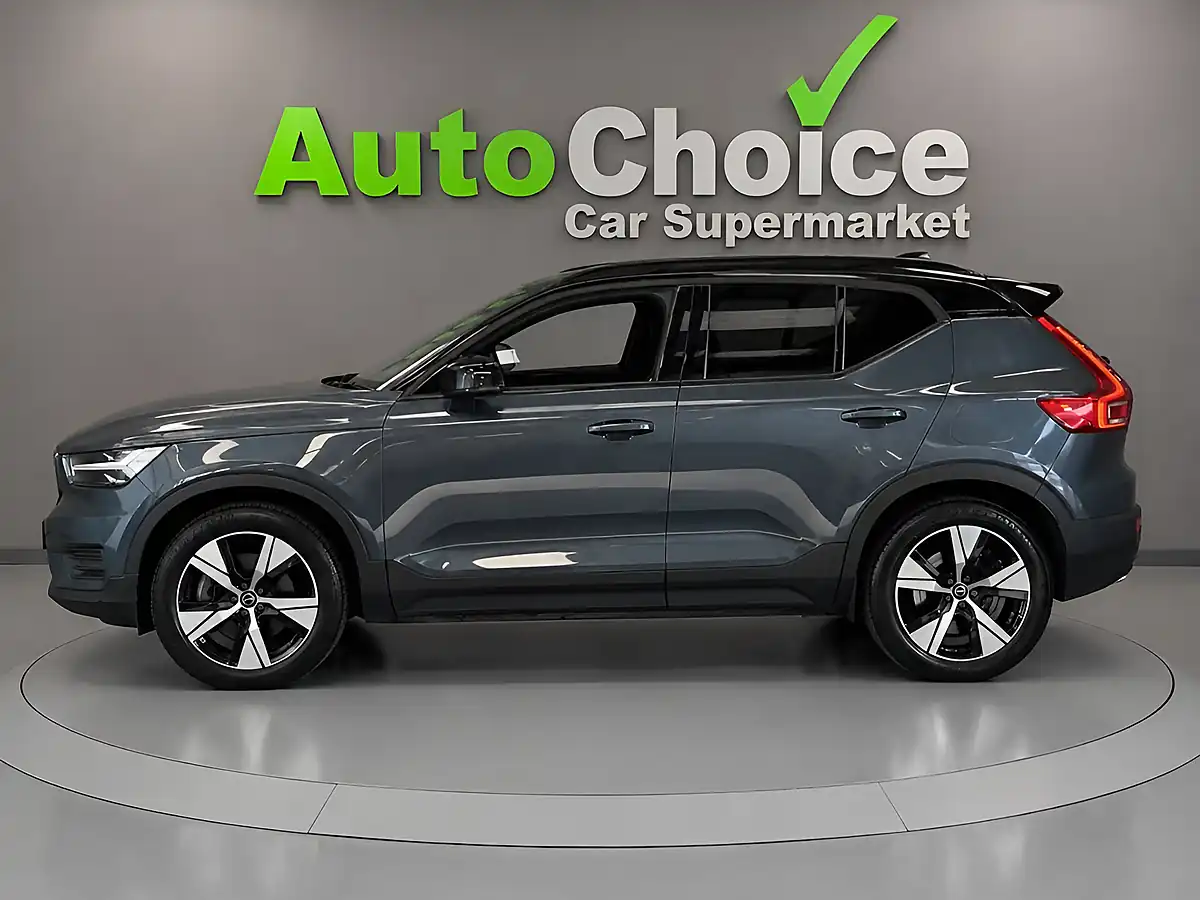Used 2021 Volvo XC40 Recharge Blue - Interior and Exterior details 4