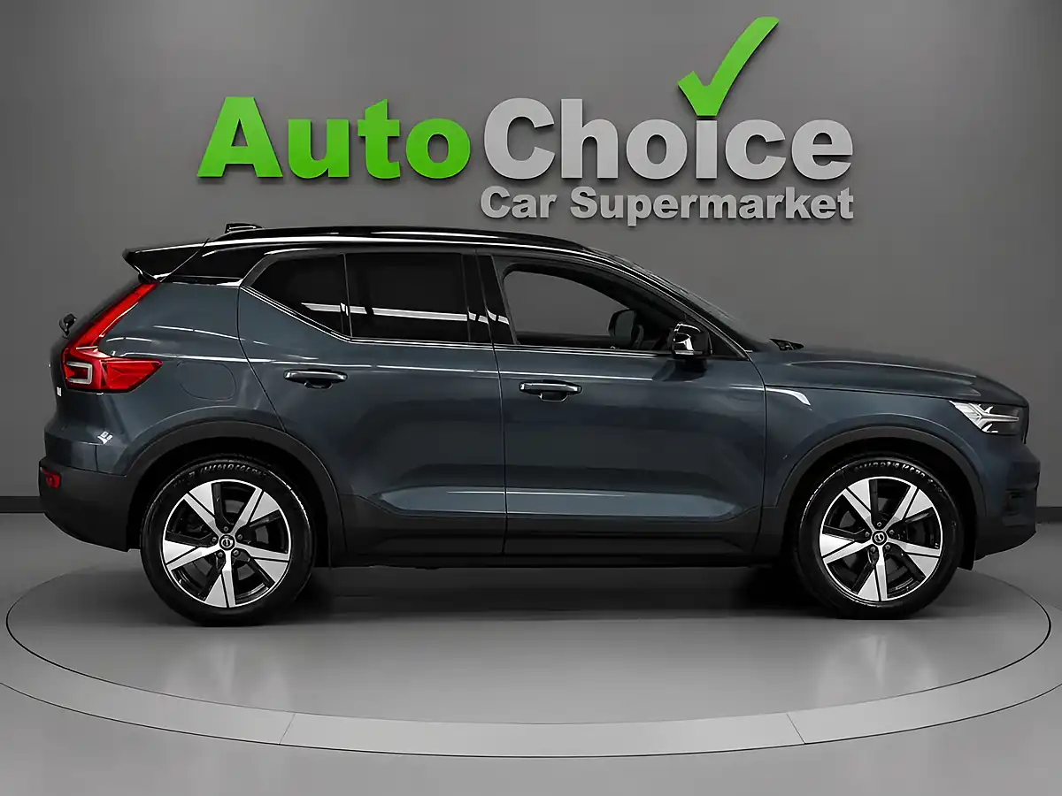 Used 2021 Volvo XC40 Recharge Blue - Interior and Exterior details 8