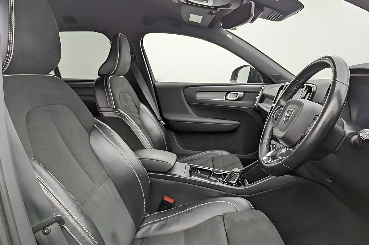 Used 2021 Volvo XC40 Recharge Twin Fusion Red - Interior and Exterior details 3