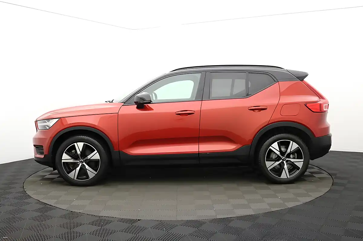Used 2021 Volvo XC40 Recharge Twin Fusion Red - Interior and Exterior details 7