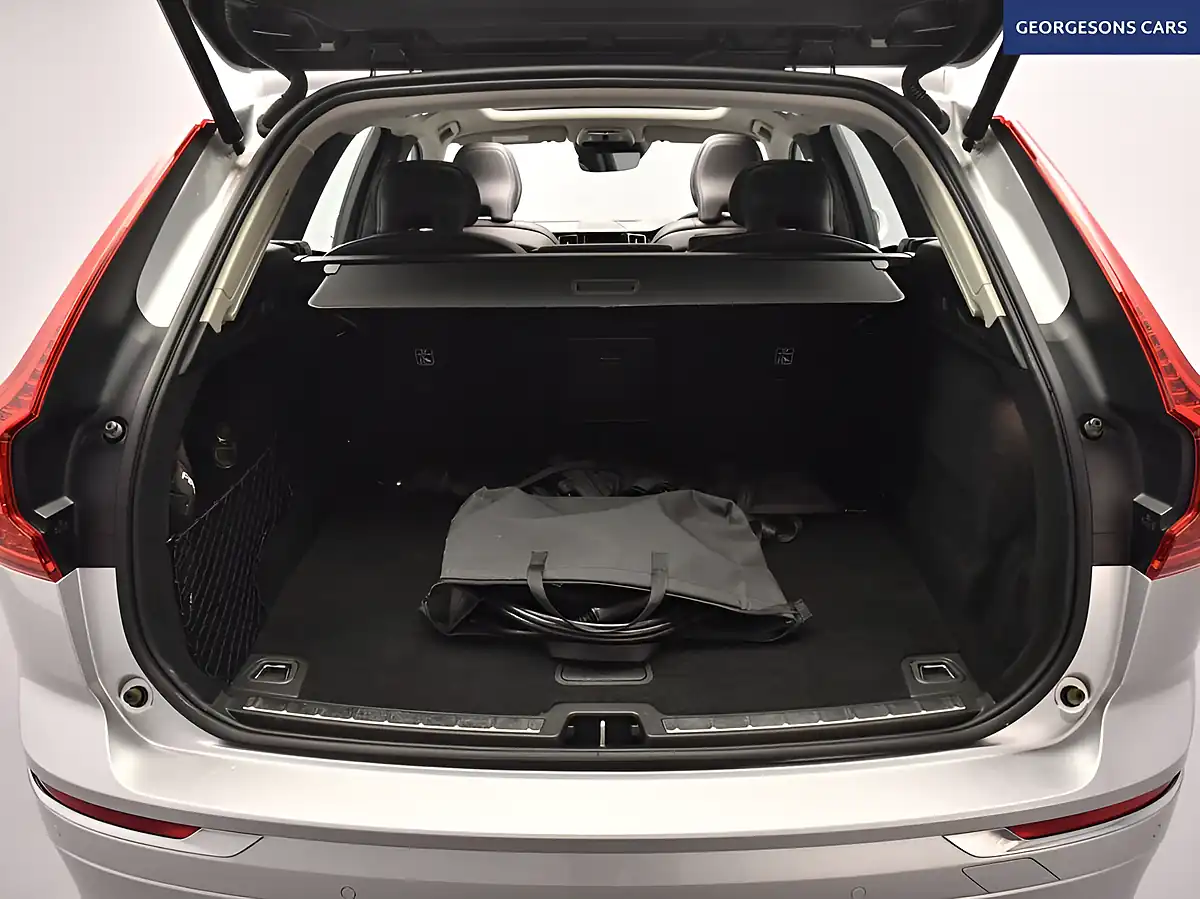 Used 2021 Volvo Xc60 Inscription Expression Silver - Interior and Exterior details 9