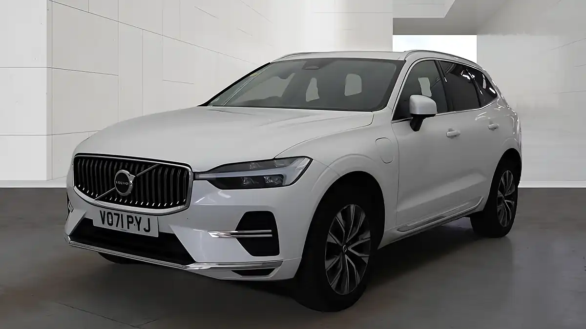 Used 2021 Volvo XC60 Inscription Expression White - Interior and Exterior details 4