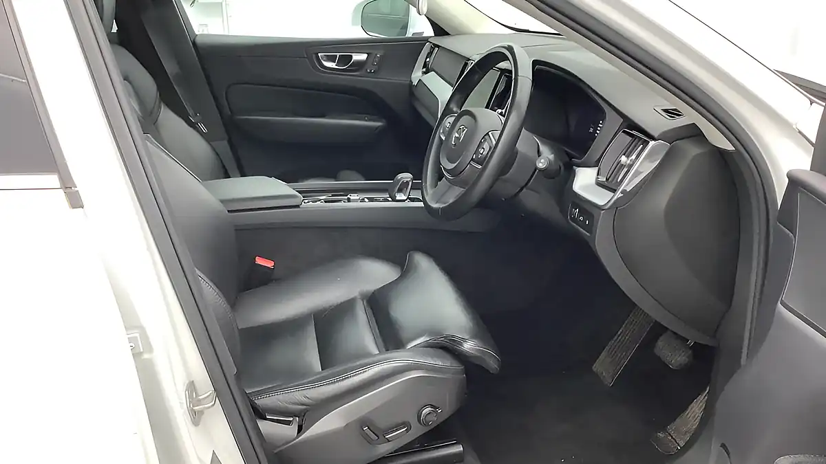 Used 2021 Volvo XC60 Inscription Expression White - Interior and Exterior details 7