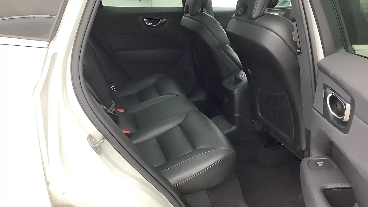 Used 2021 Volvo XC60 Inscription Expression White - Interior and Exterior details 8