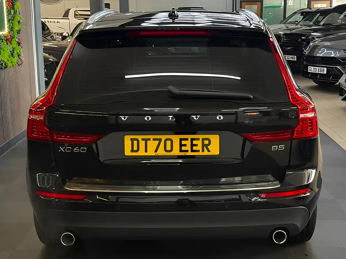 Used 2021 Volvo XC60 Momentum Black - Interior and Exterior details 11