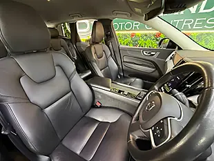 Used 2021 Volvo XC60 Momentum Black - Interior and Exterior details 13