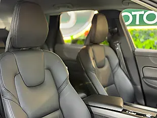 Used 2021 Volvo XC60 Momentum Black - Interior and Exterior details 14