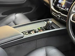Used 2021 Volvo XC60 Momentum Black - Interior and Exterior details 15
