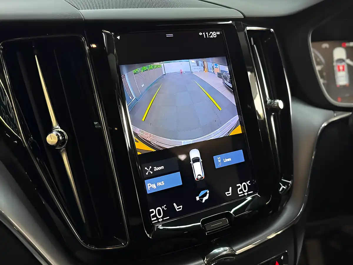 Used 2021 Volvo XC60 Momentum Black - Interior and Exterior details 16