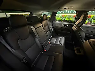Used 2021 Volvo XC60 Momentum Black - Interior and Exterior details 19
