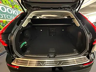Used 2021 Volvo XC60 Momentum Black - Interior and Exterior details 20