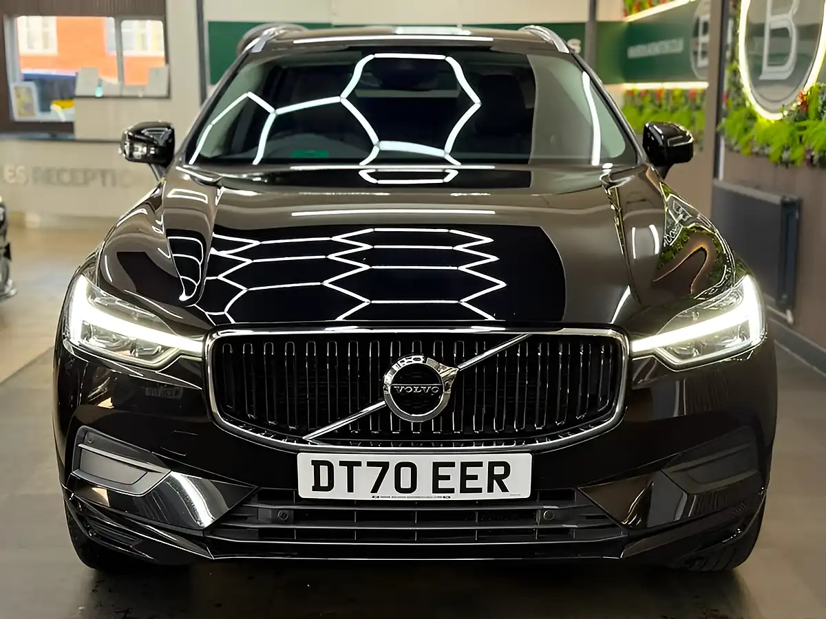 Used 2021 Volvo XC60 Momentum Black - Interior and Exterior details 4