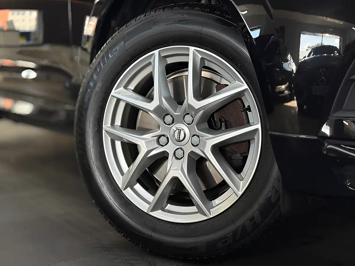 Used 2021 Volvo XC60 Momentum Black - Interior and Exterior details 6