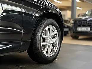Used 2021 Volvo XC60 Momentum Black - Interior and Exterior details 7