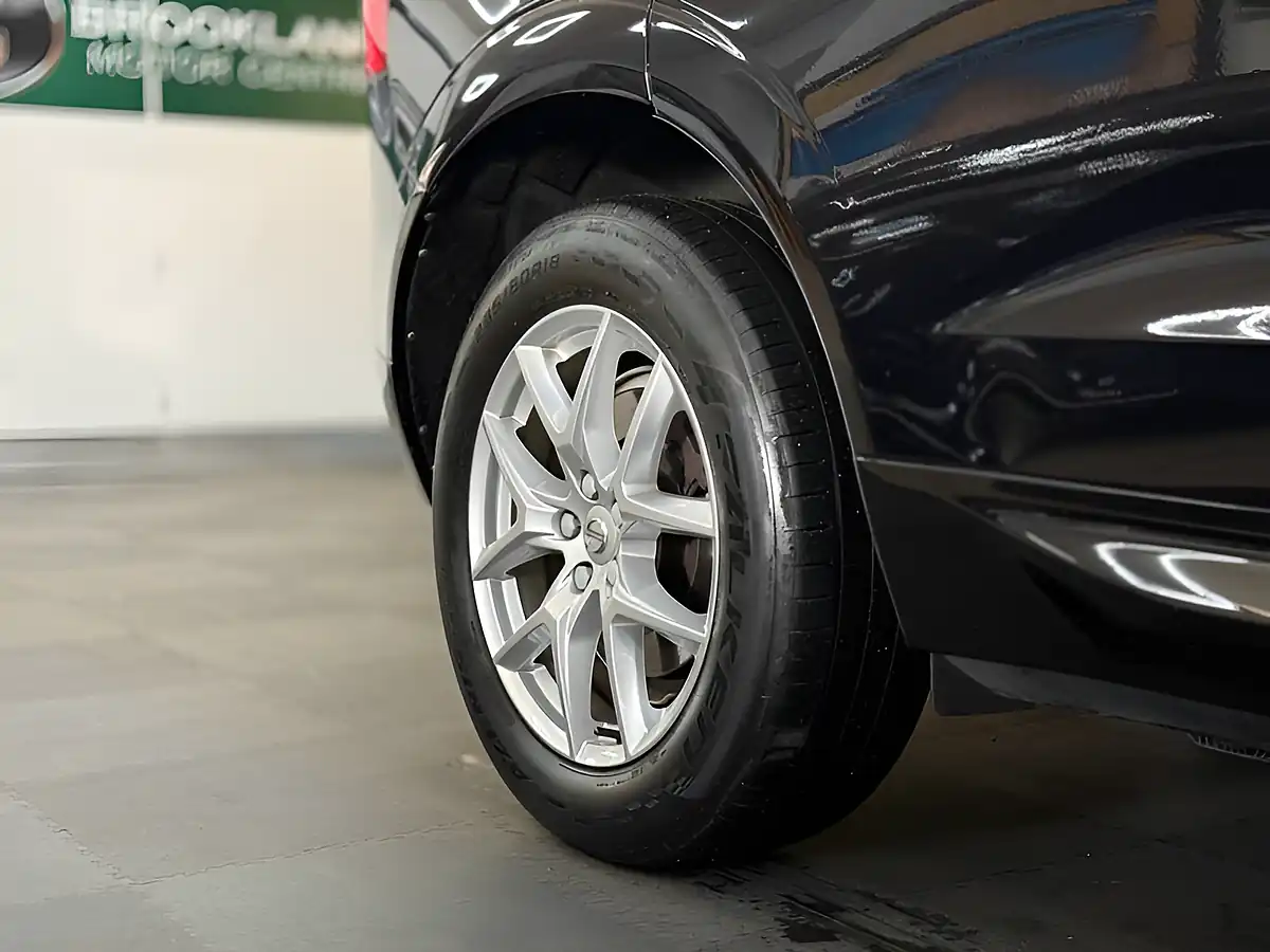 Used 2021 Volvo XC60 Momentum Black - Interior and Exterior details 8