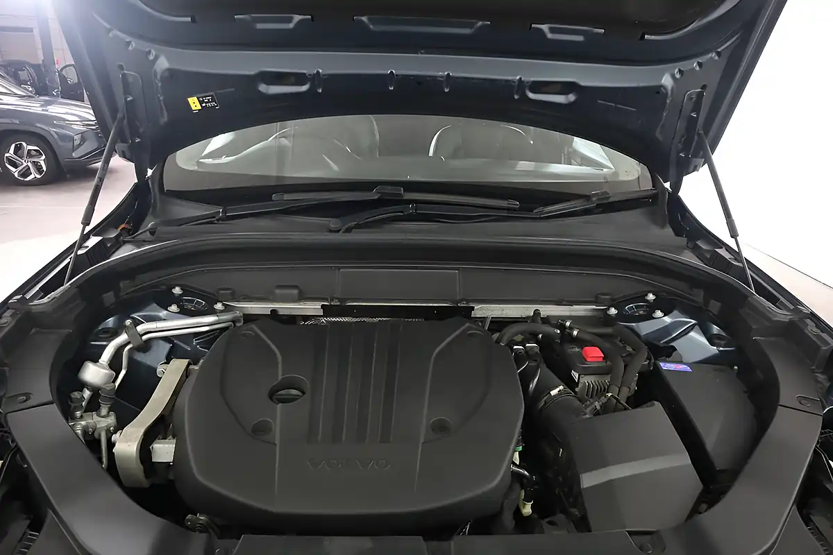 Used 2021 Volvo XC60 Momentum Blue - Interior and Exterior details 10