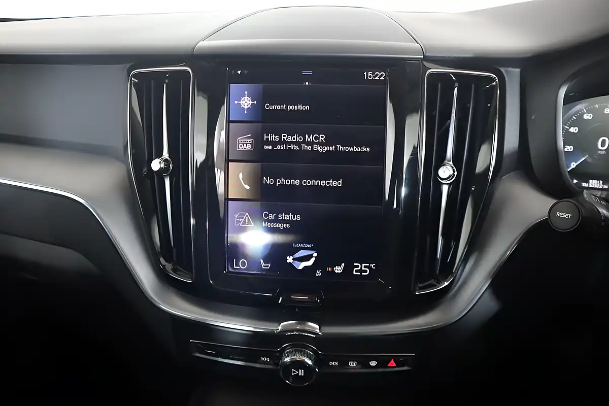 Used 2021 Volvo XC60 Momentum Blue - Interior and Exterior details 13