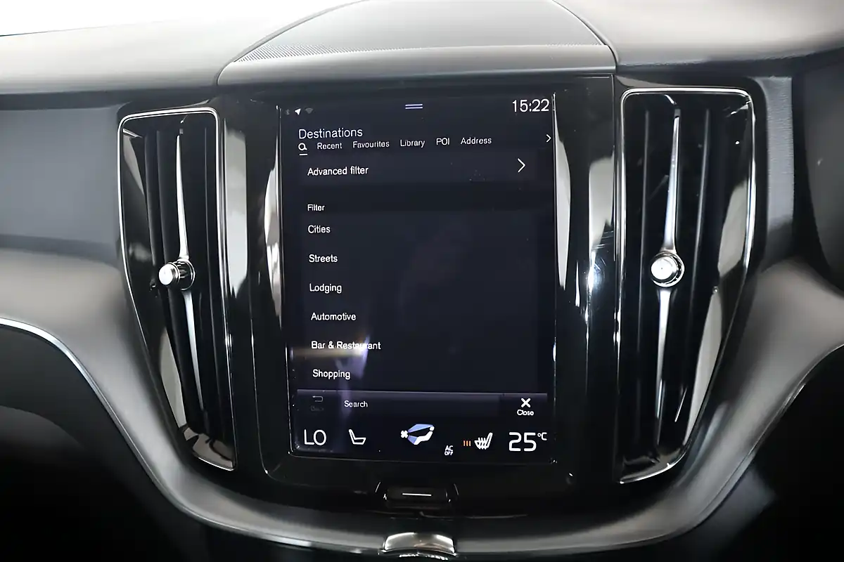 Used 2021 Volvo XC60 Momentum Blue - Interior and Exterior details 14