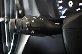 Used 2021 Volvo XC60 Momentum Blue - Interior and Exterior details 19