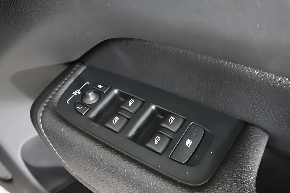 Used 2021 Volvo XC60 Momentum Blue - Interior and Exterior details 20