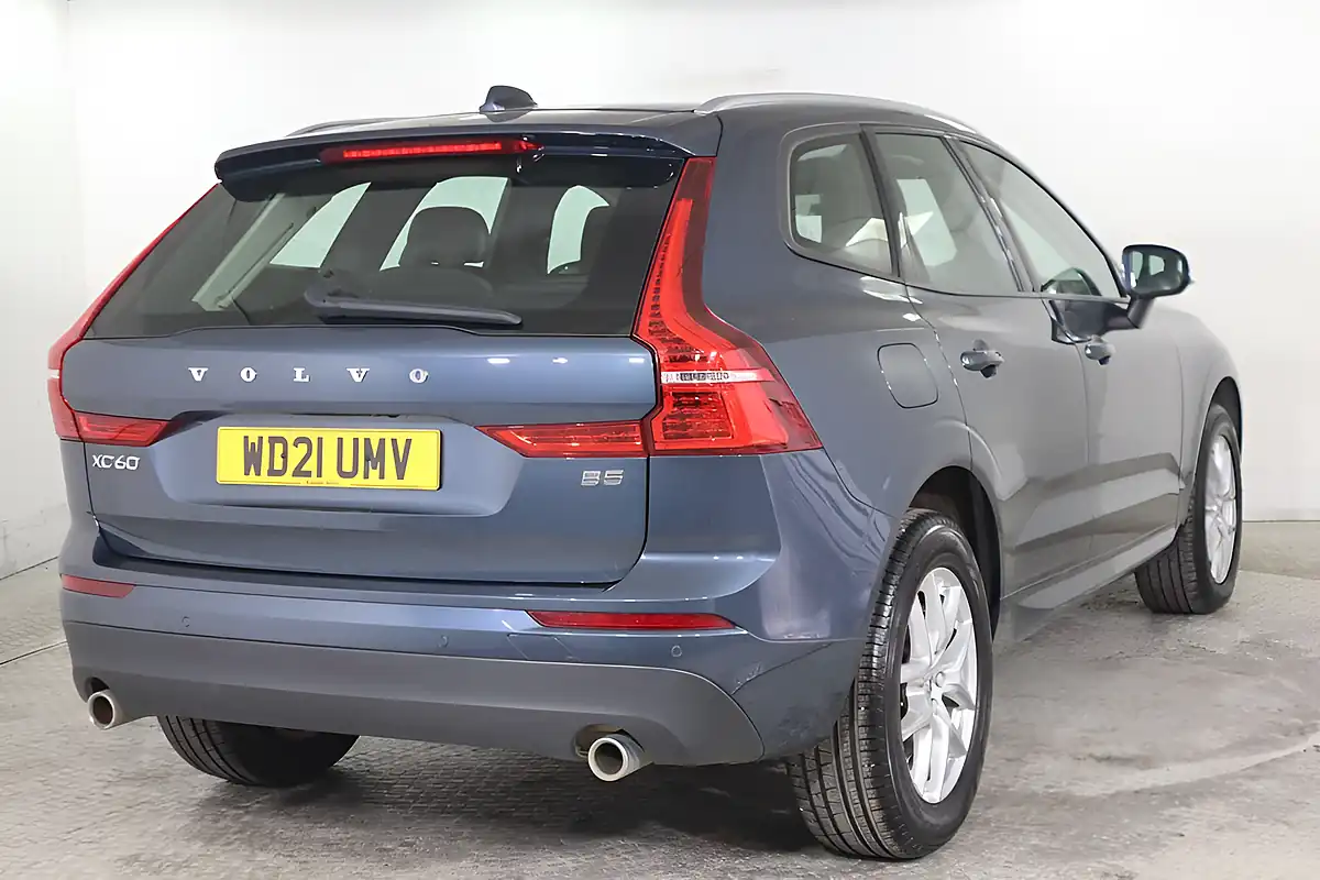 Used 2021 Volvo XC60 Momentum Blue - Interior and Exterior details 4