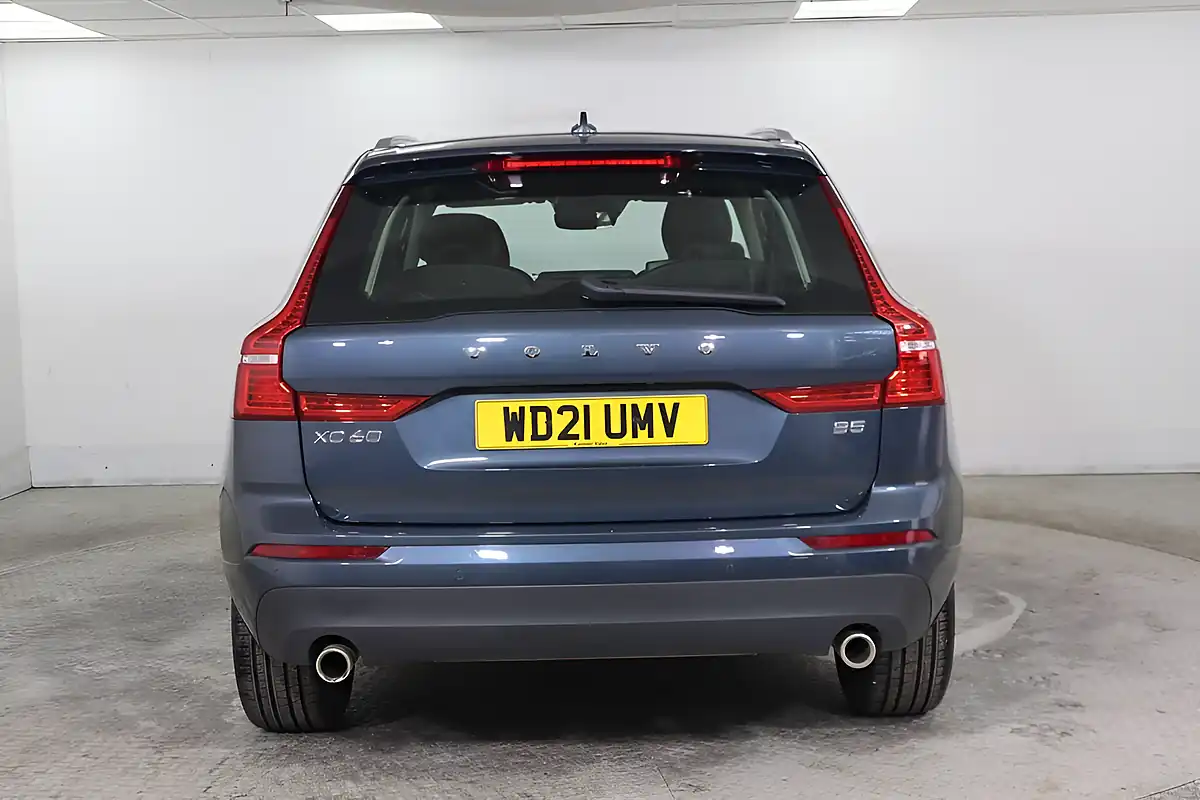 Used 2021 Volvo XC60 Momentum Blue - Interior and Exterior details 5