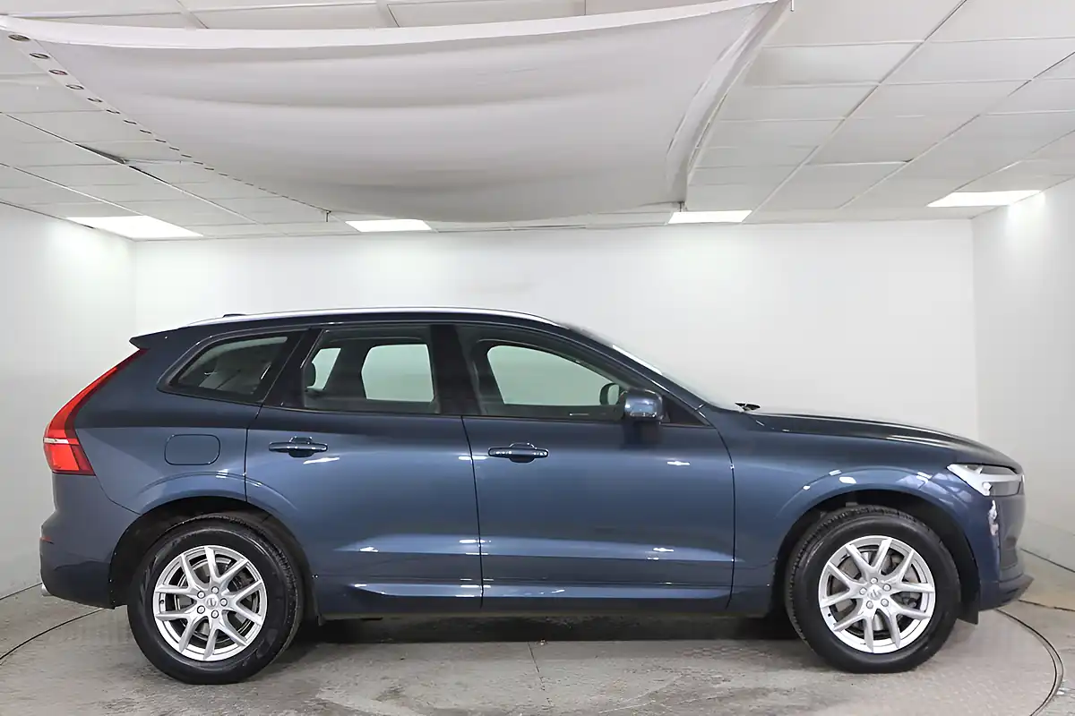 Used 2021 Volvo XC60 Momentum Blue - Interior and Exterior details 7