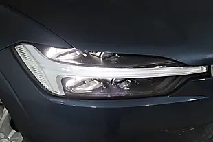 Used 2021 Volvo XC60 Momentum Blue - Interior and Exterior details 9