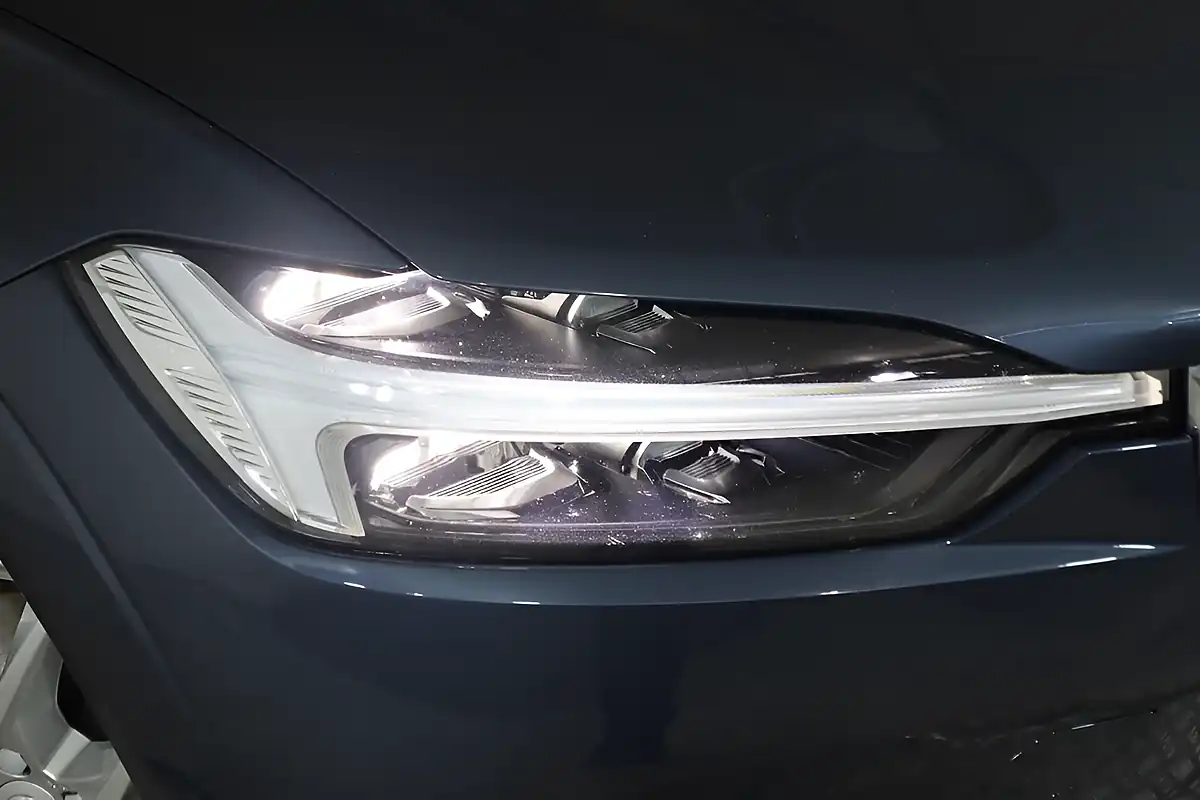 Used 2021 Volvo XC60 Momentum Blue - Interior and Exterior details 9
