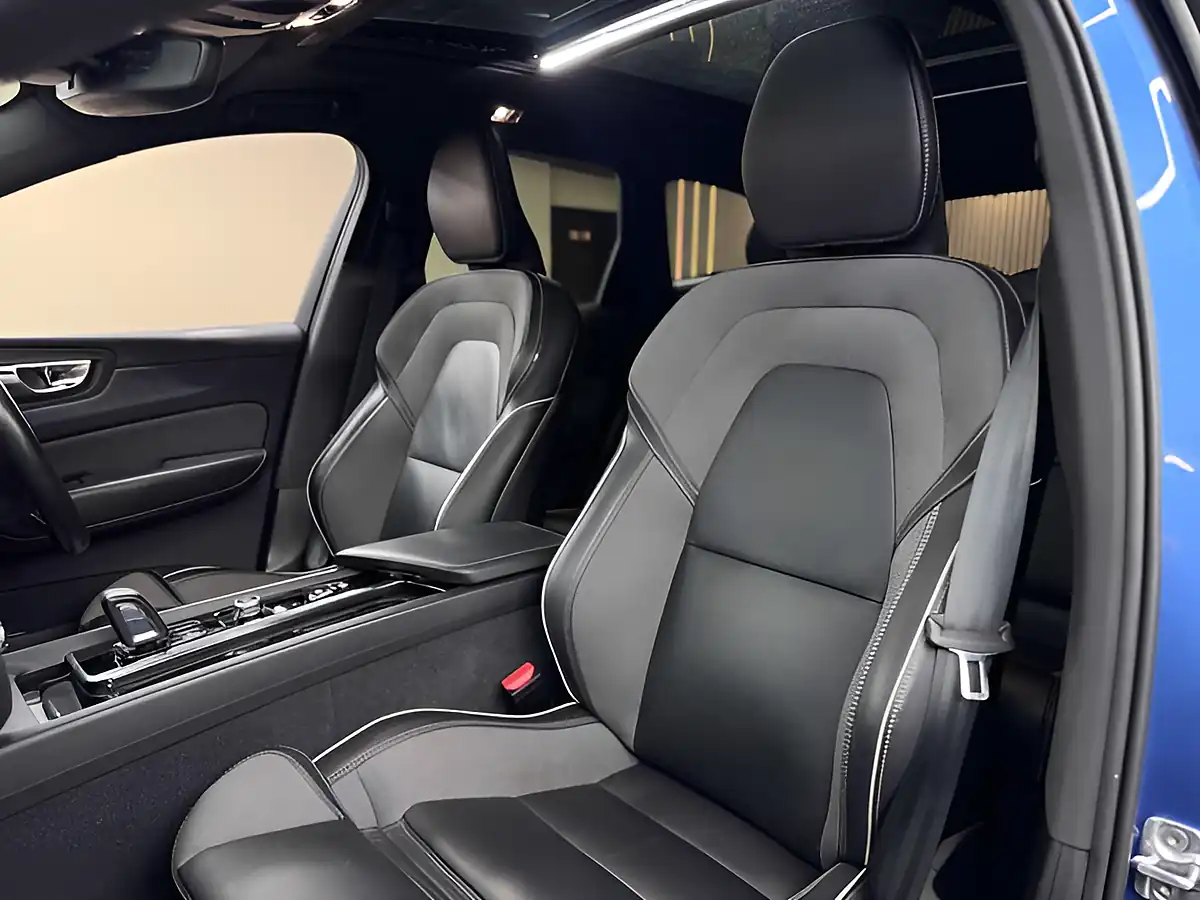 Used 2021 Volvo XC60 R-Design Blue - Interior and Exterior details 11
