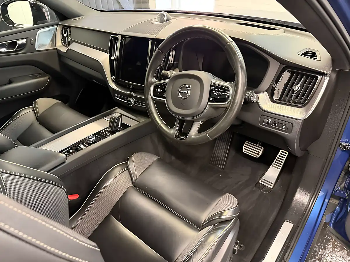 Used 2021 Volvo XC60 R-Design Pro Bursting Blue - Interior and Exterior details 18