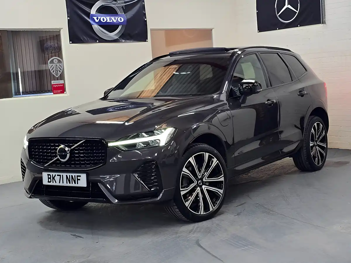 Used 2021 Volvo XC60 R-Design Pro Grey - Front View