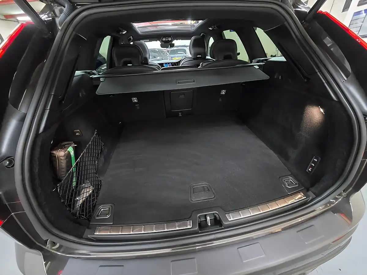 Used 2021 Volvo XC60 R-Design Pro Grey - Interior and Exterior details 14