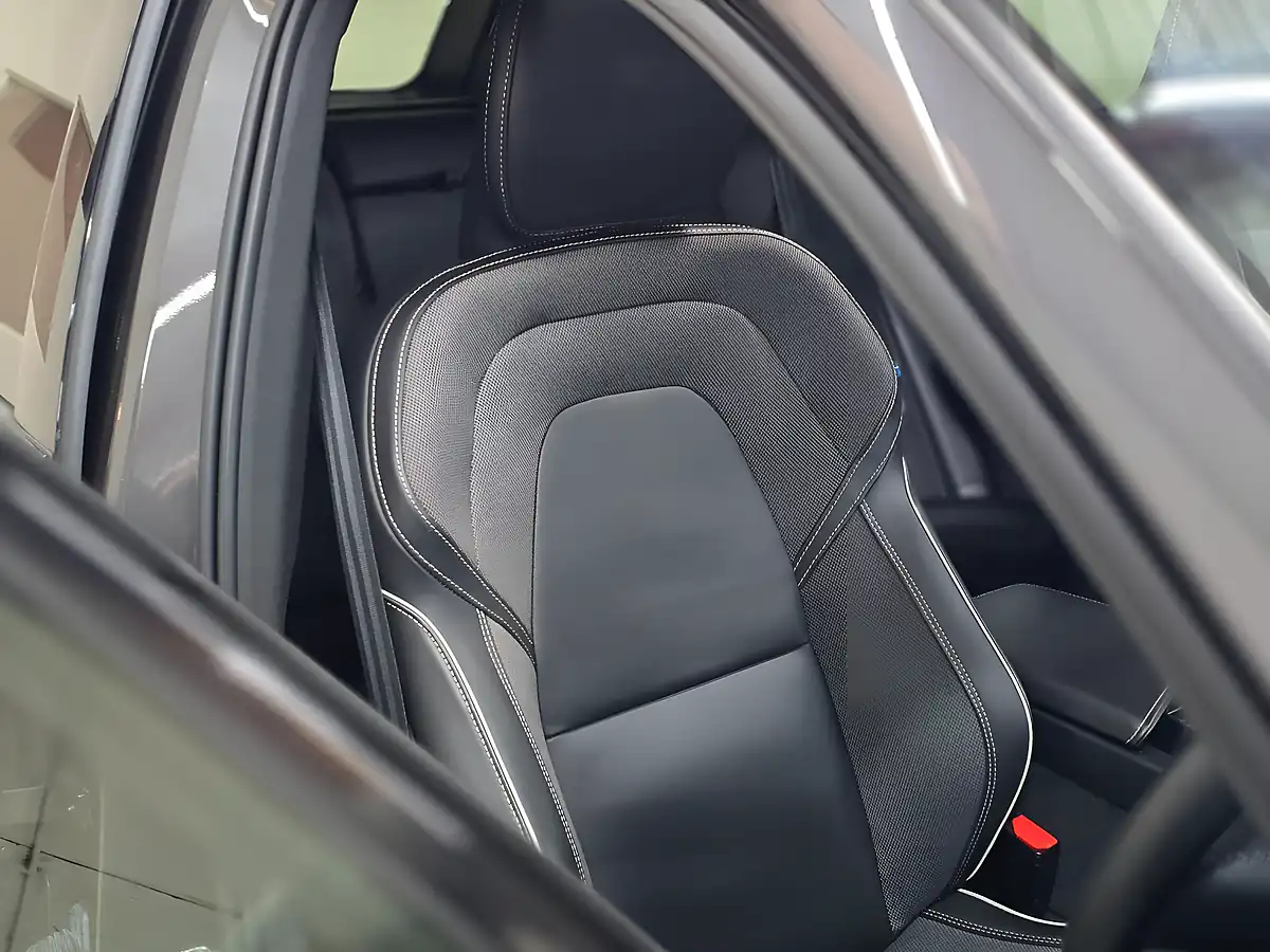 Used 2021 Volvo XC60 R-Design Pro Grey - Interior and Exterior details 5