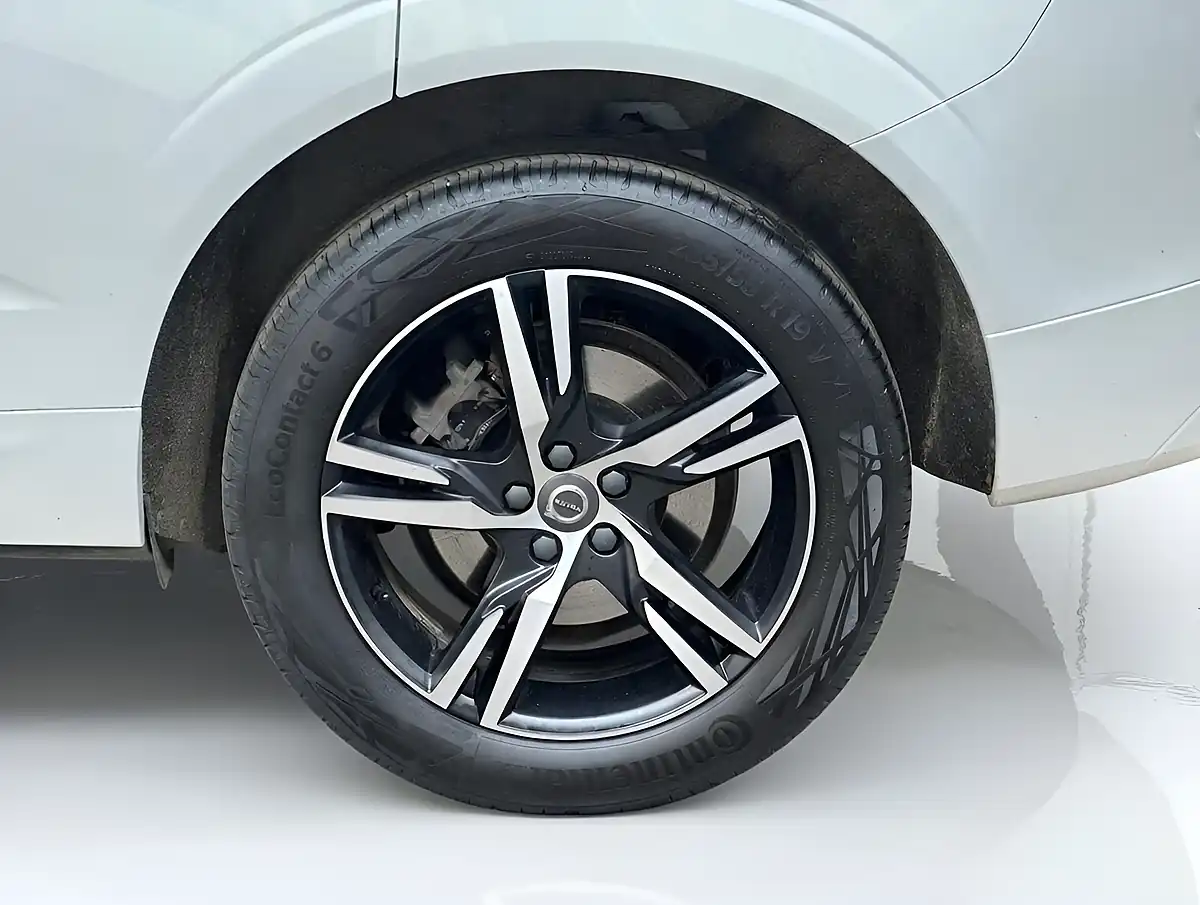 Used 2021 Volvo XC60 R-Design White - Interior and Exterior details 15