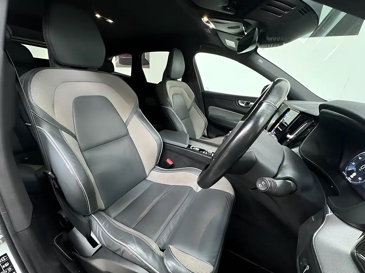Used 2021 Volvo XC60 R-Design White - Interior and Exterior details 7