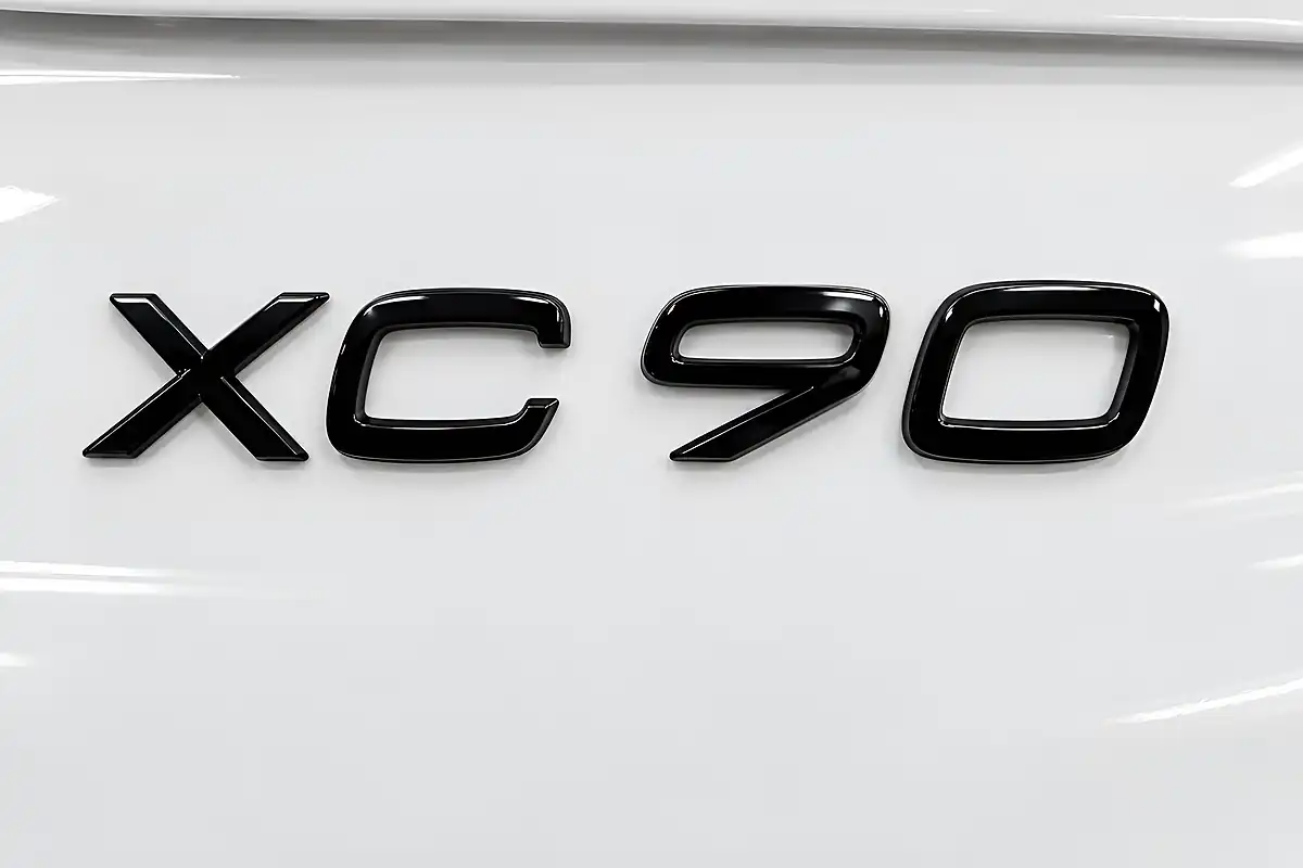 Used 2021 Volvo XC90 Ice White - Interior and Exterior details 10
