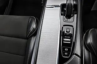 Used 2021 Volvo XC90 Ice White - Interior and Exterior details 14