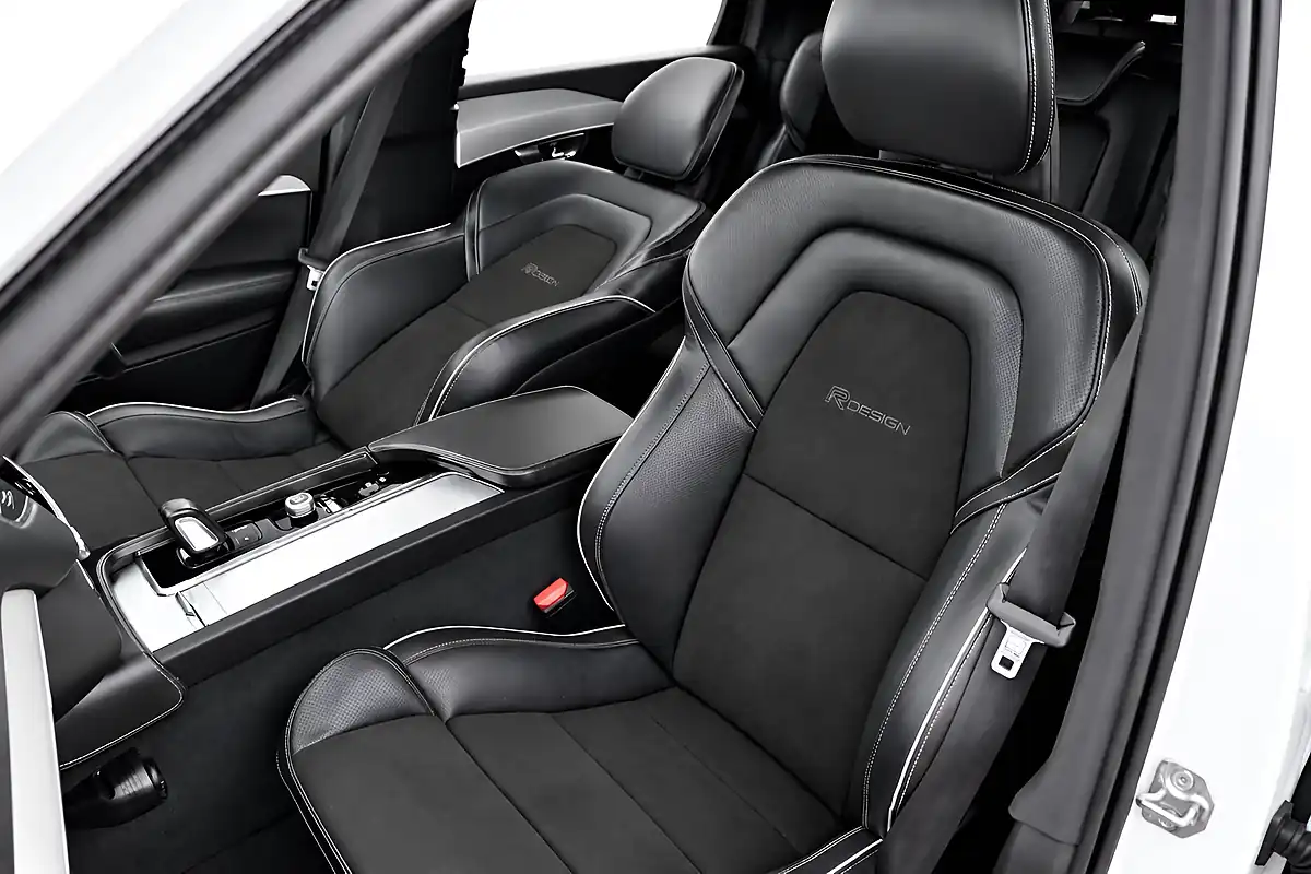 Used 2021 Volvo XC90 Ice White - Interior and Exterior details 16